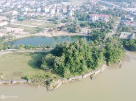 Image: The historic mountain on the Lam River