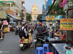 Image: The market is 10$ enough to eat from the beginning to the end of the road