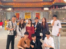 Image: 36 hours in Hue with 300$