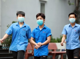 Image: Many universities formally let college students research immediately from April