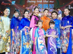 Image: Designer Viet Hung introduces new collections at Ao Dai Festival