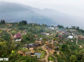 Image: Strangely beautiful village with dozens of stilt houses covered with green moss in Ha Giang