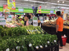 Image: Banana leaves replace plastic bags as Vietnam tackles waste problem