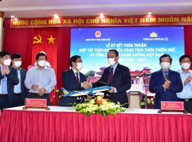 Image: Vietnam Airlines, Huế to boost tourism cooperation