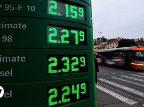 Image: France to offer fuel rebate to cushion soaring prices - PM