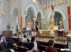 Image: Foreigners attend Easter masses in Ho Chi Minh City