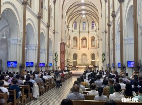 Image: Foreigners in Ho Chi Minh City celebrate Easter