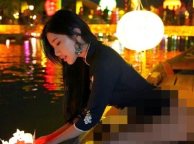 Image: Malaysian adult model apologises for trouserless áo dài photos