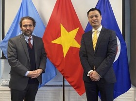 Image: Special Envoy of Ottawa Convention promises more support to Vietnam