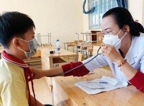 Image: Vietnam records another 10,365 COVID-19 cases