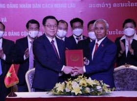 Image: Vietnamese, Lao Party commissions foster cooperation