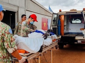 Image: Vietnamese peacekeepers in South Sudan successfully give first aid to stroke patient