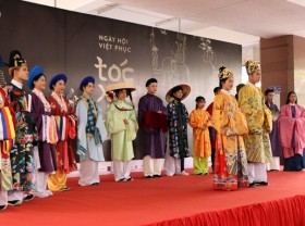 Image: Vietnamese young people play their part in reviving culture