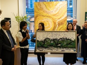 Image: Painting by Vietnamese art prodigy to present Prince Charles