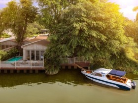 Image: Resort where many Vietnamese stars relax and celebrate birthdays