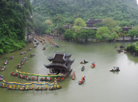 Image: Thousands of people attended the opening of Trang An festival