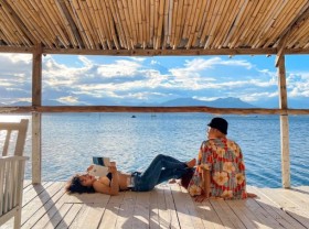 Image: Camping like a resort on Binh Lap island