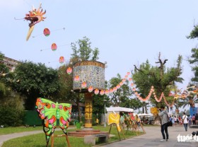Image: Hue Kite Festival 2022: Dragon kites, butterfly kites, flute kites fly