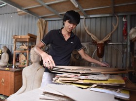Image: Vietnamese man turns old cartons into animal sculptures