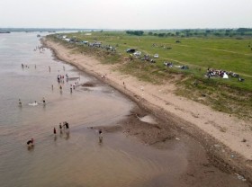 Image: Young people camp and have fun at Ca Carp Island
