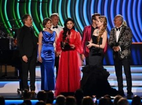 Image: Vietnamese-American singer Teresa Mai wins Grammy award