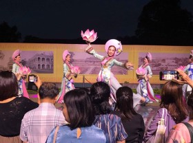 Image: Enjoying the charm of Hà Nội via night tours