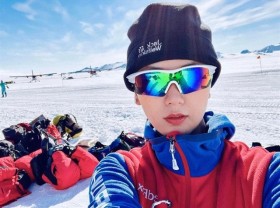 Image: First Vietnamese woman reaches summit of Mount Everest