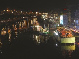 Image: HCM City presents first floating fruit festival with trimmings