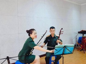 Image: Lao student studies Vietnamese to achieve artistic dream
