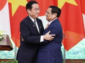Image: Japanese PM concludes successful visit to Vietnam