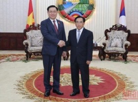 Image: NA Chairman meets with Lao PM, discussing measures to boost ties