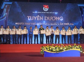 Image: Outstanding young skilful workers honoured