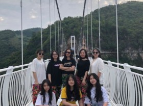Image: Bach Long Glass Bridge welcomes 15,000 visitors