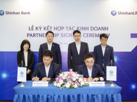 Image: Shinhan Life Vietnam and Shinhan Bank Vietnam sign insurance business partnership