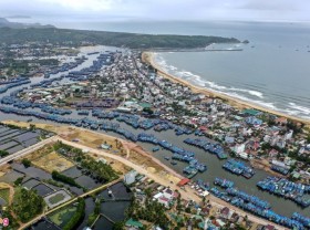 Image: Charming scenery on the coastal route in Binh Dinh