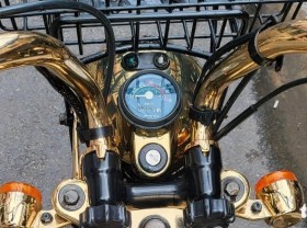 Image: Gilded Honda Monkey motorcycles on sale in Vietnam for over $8,700 each