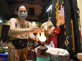 Image: This balut stall in Ho Chi Minh City stays crowded thanks to family secret