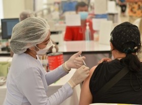 Image: Thailand adjusts daily Covid-19 count
