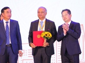 Image: Indian Adani group commits 10 billion USD investment in Vietnam