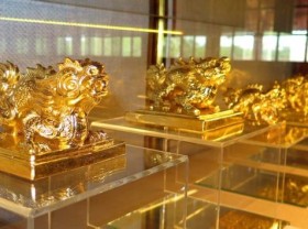 Image: Huế exhibits ancient gold seal copies