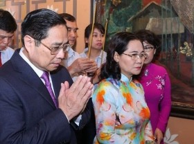 Image: PM Pham Minh Chinh pays tribute to President Ho Chi Minh