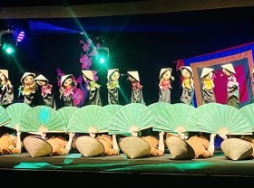 Image: Traditional stage effectively linked with tourism