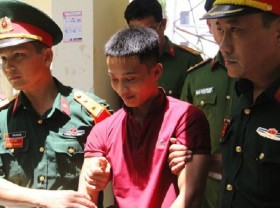 Image: Turning over the file to arrest Trieu Quan for the third time: Careless angle and a shocking supply
