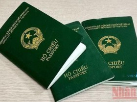 Image: Vietnam to use new passport form from July 1