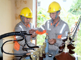 Image: Thanh Hoa Power Company prepares for peak heat