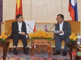 Image: Defence Minister Giang meets Lao, Japanese, Cambodian counterparts on sidelines of ADMM-16