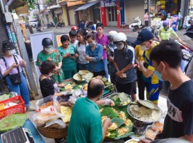 Image: Sticky rice wrapped in lotus leaves: A fragrant twist on a Vietnamese classic