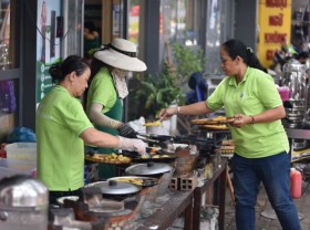 Image: This vegan buffet in Saigon lets customers decide what they think their meal is worth