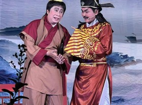 Image: Traditional theatre offers summer programme for students