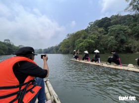 Image: Vietnam’s Tuyen Quang includes traditional 'then' singing in lake tour